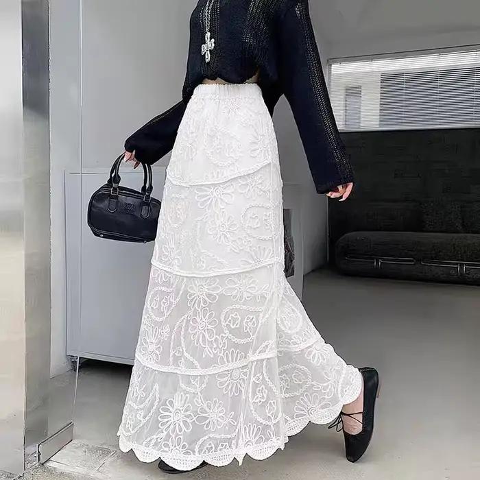 Jupe brodée au crochet en dentelle française