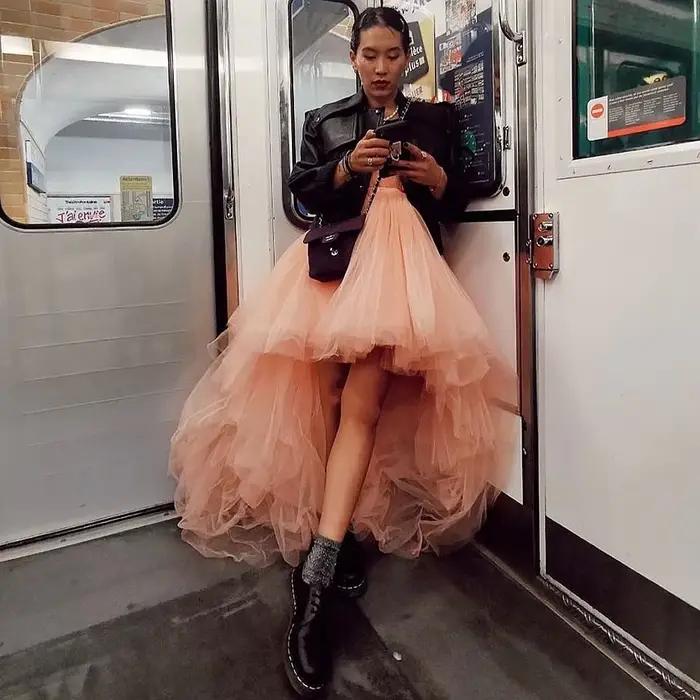 Jupe longue asymétrique rose poudré en tulle