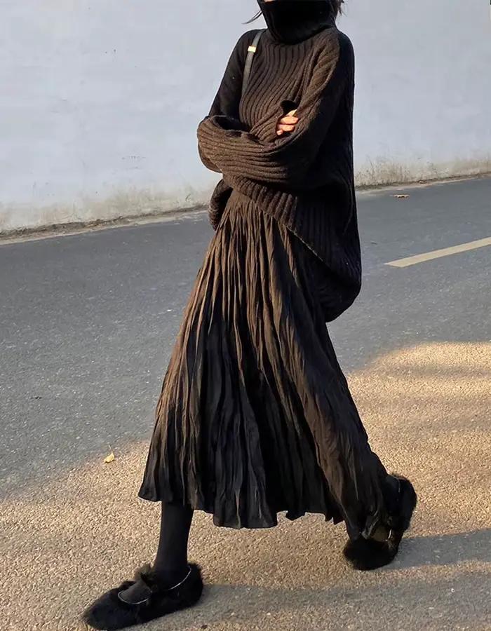 Jupe plissée noire déformée pour femme