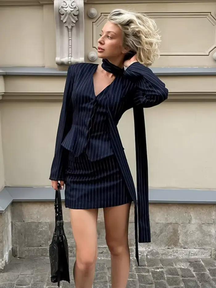 Ensemble 2 pièces jupe et manteau rayé à ruban