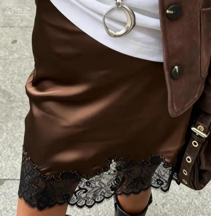 Mini jupe garnie de dentelle pour femmes