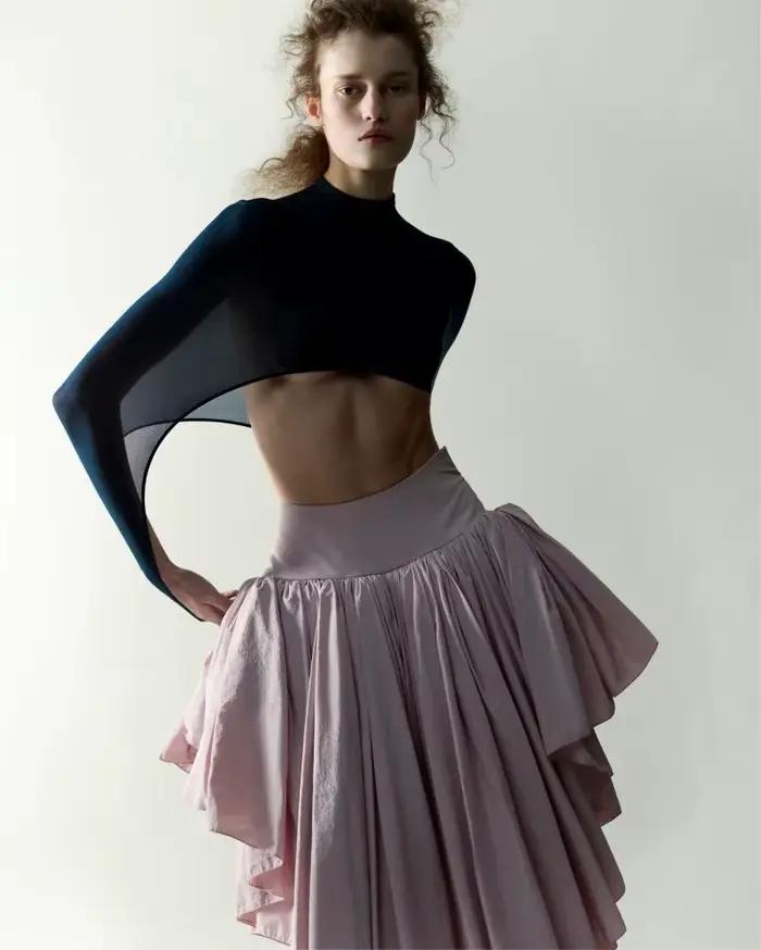 Jupe longue asymétrique rose à volants superposés pour femme
