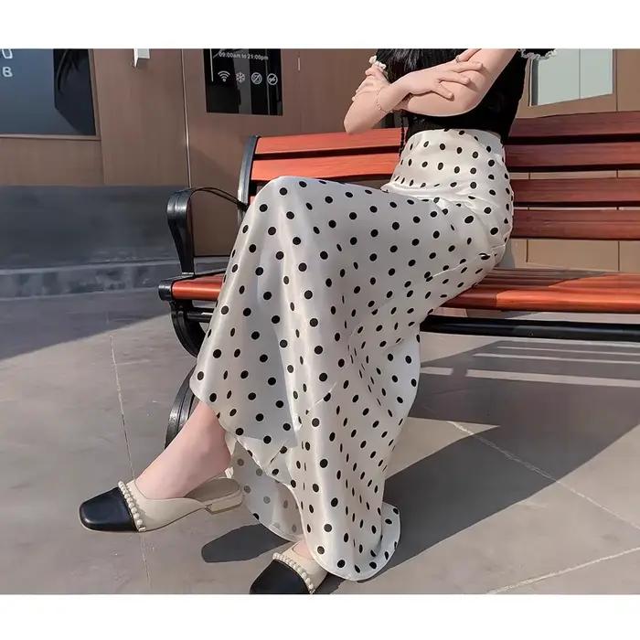 Jupe midi en satin à pois