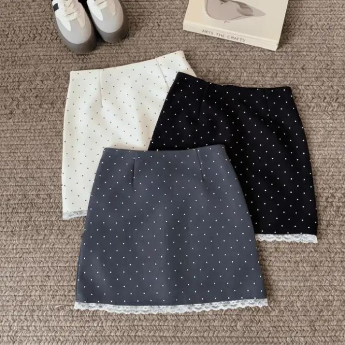 Mini-jupe élégante à taille haute à pois