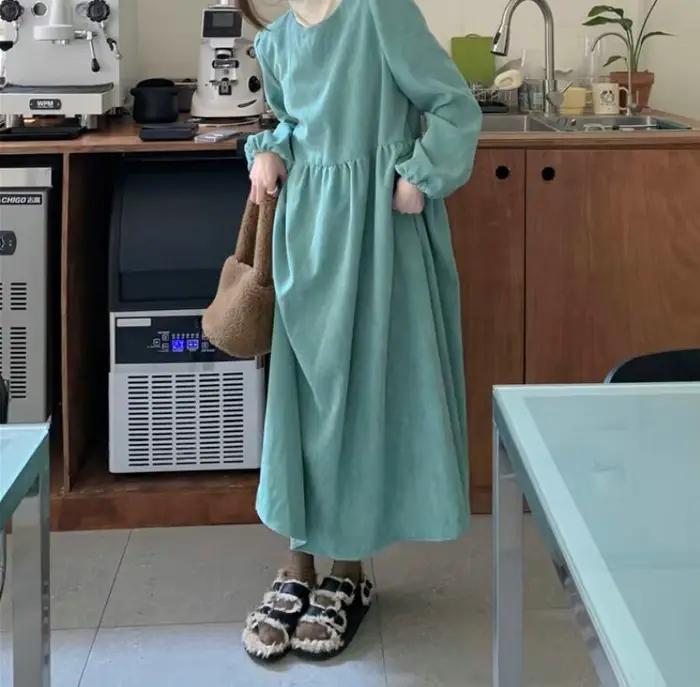 Robe en velours côtelé pour femmes