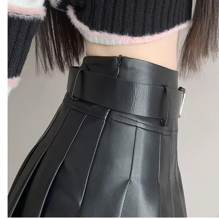 Mini Jupe Trapèze Plissée en Cuir pour Femme