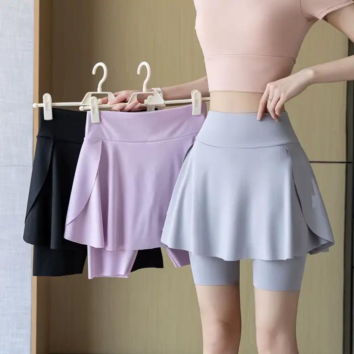 Jupe courte athlétique pour femme qui couvre les hanches et vous fait paraître plus mince