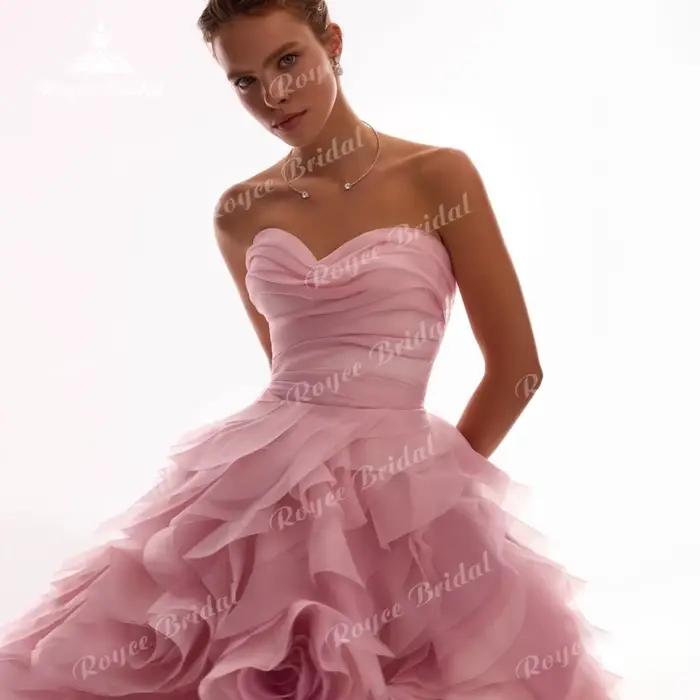 Robe de bal chic sans bretelles coupe trapèze 2026 avec corset orné et volants