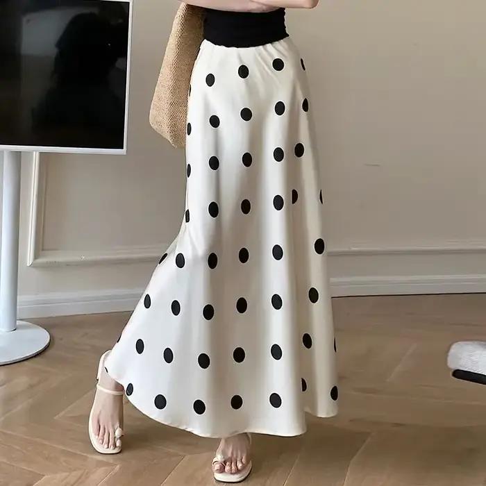 Jupe trapèze longue en satin pour femme