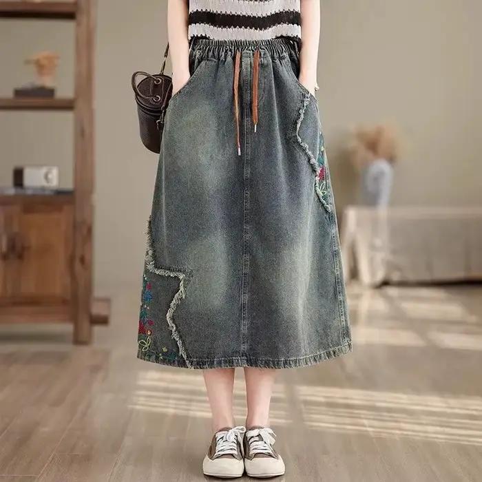 Jupe longue en jean brodée taille haute pour femme