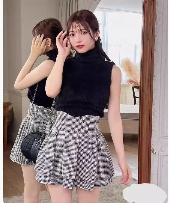 Mini-jupes japonaises noires pour femmes