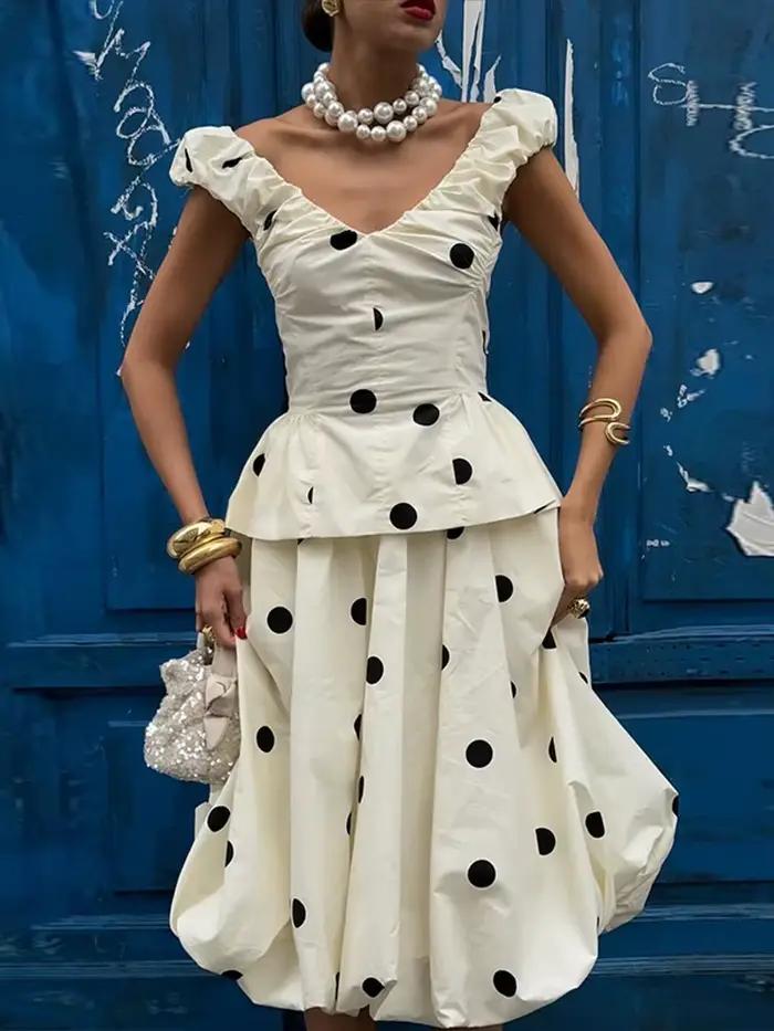 Robe courte femme chic en dentelle patchwork avec col incliné et taille plissée pour plage et sorties estivales occasions spéciales printemps été 2026