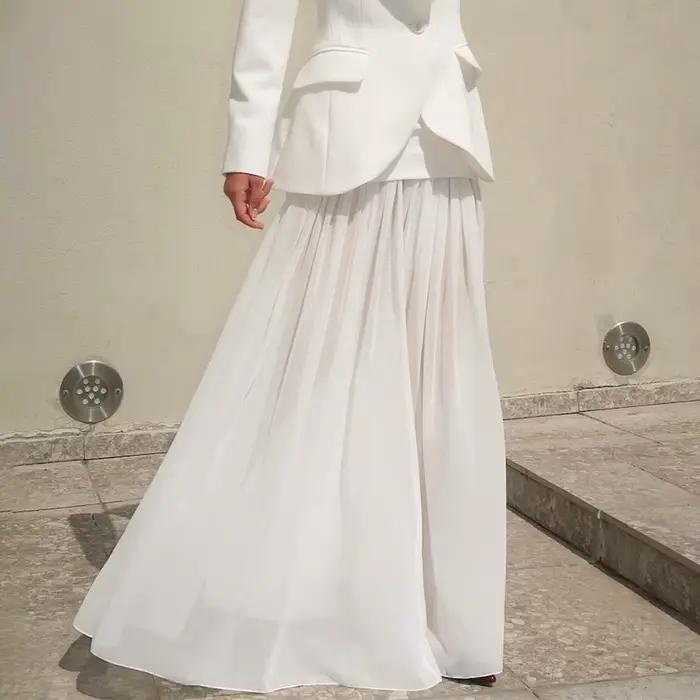 Jupe blanche à empiècements pour femme
