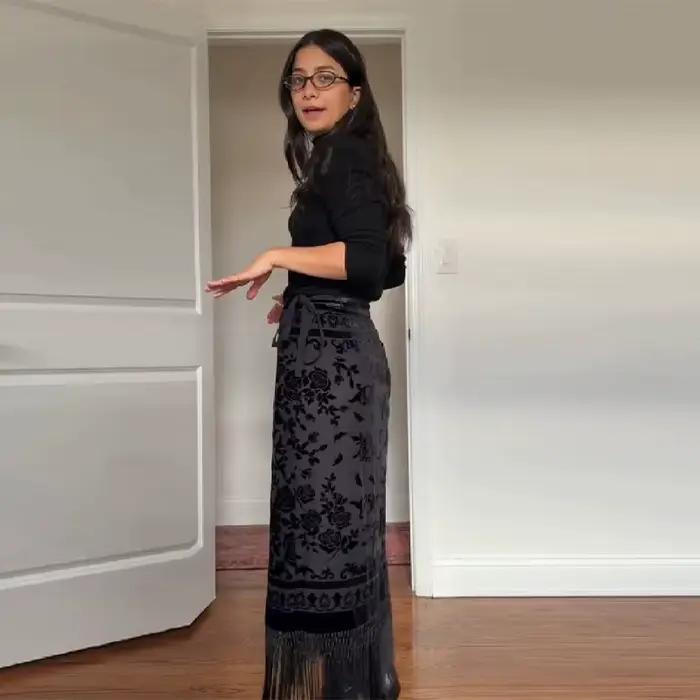 Jupe midi rétro élégante en velours noir brocart avec franges