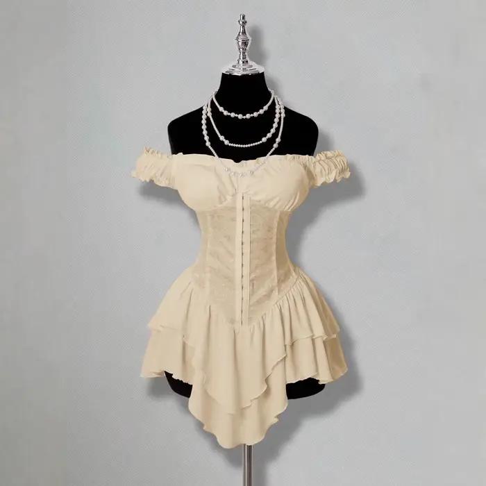 Mini-robe trapèze brodée patchwork plissée en dentelle
