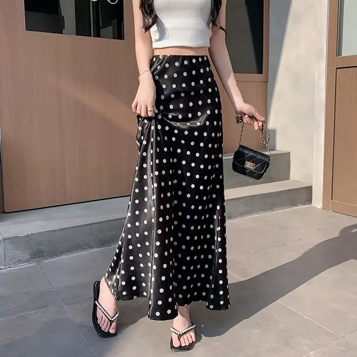 Jupe sirène en satin à pois