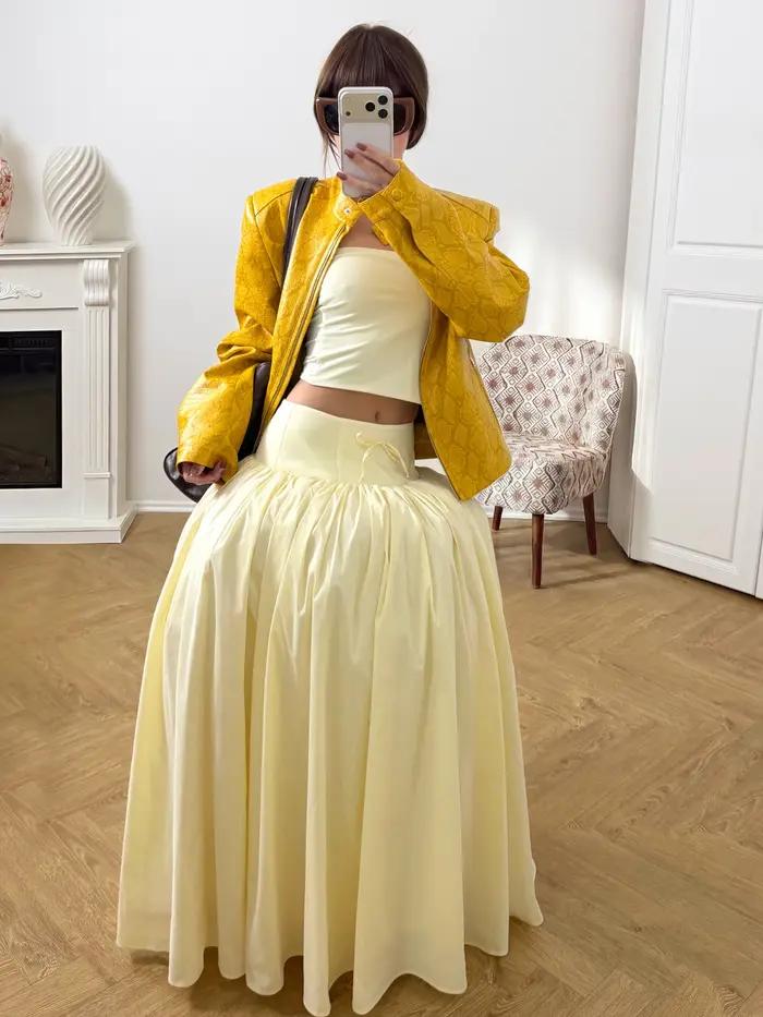 Jupe longue en satin jaune pâle pour femme