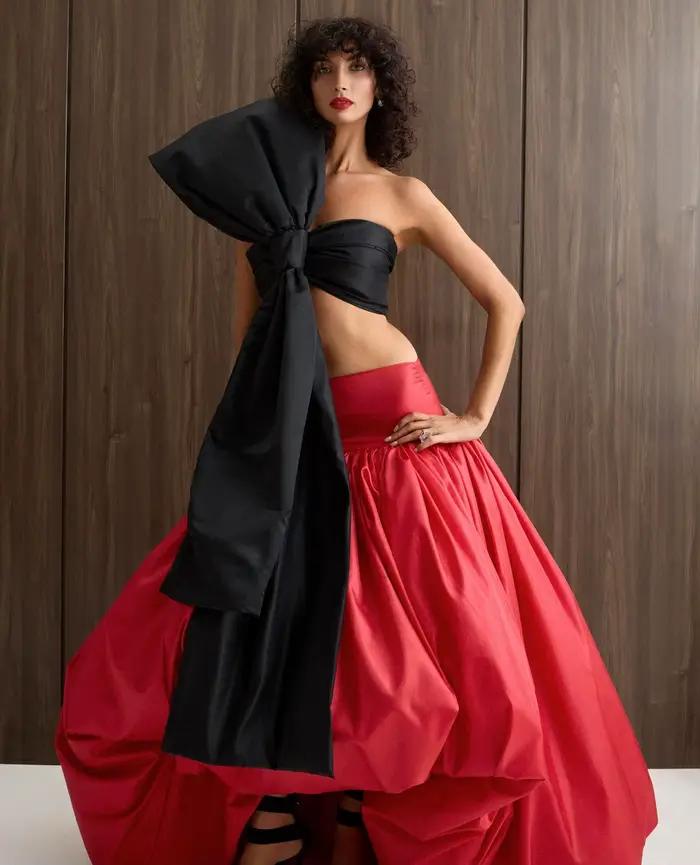 Jupe de bal de luxe en satin rouge cerise avec détail nœud noir