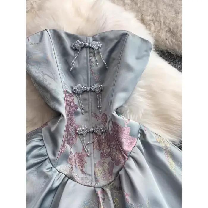 Mini robe d'été française en ligne cour avec détail corset et jupe à volants