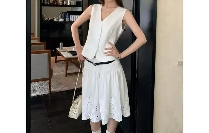 Jupe fine et élégante à taille élastique avec broderie en dentelle