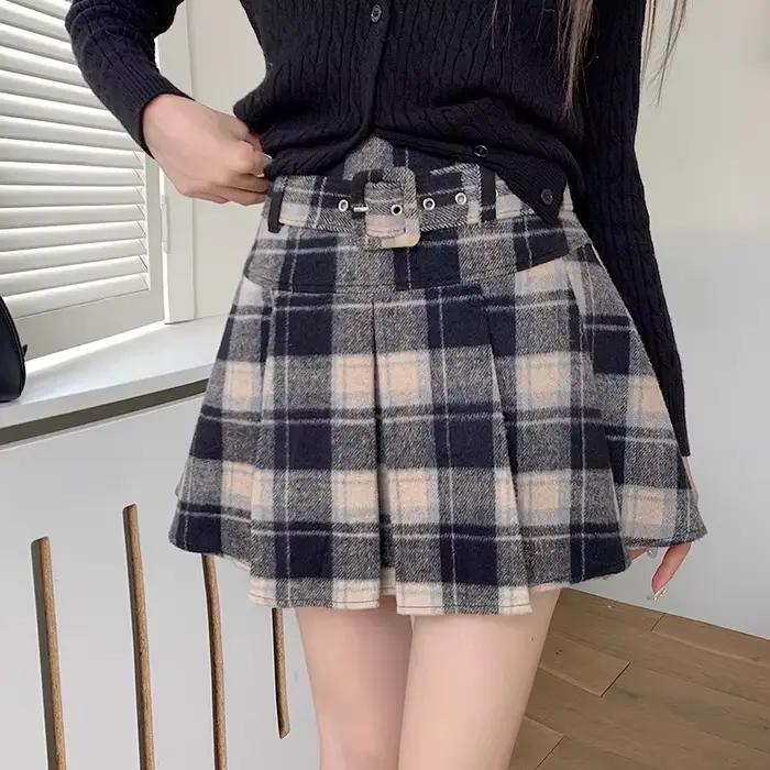 Jupe mini plissée en laine à carreaux rouges taille haute pour femme