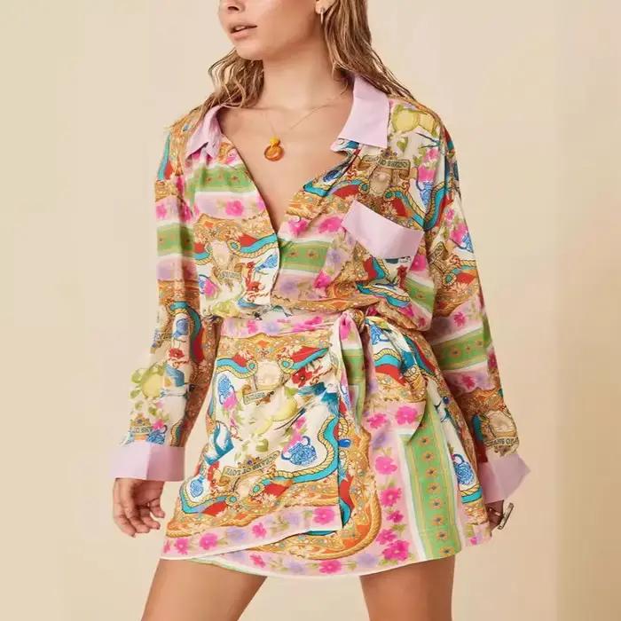 Jupe mini cintrée à imprimé floral