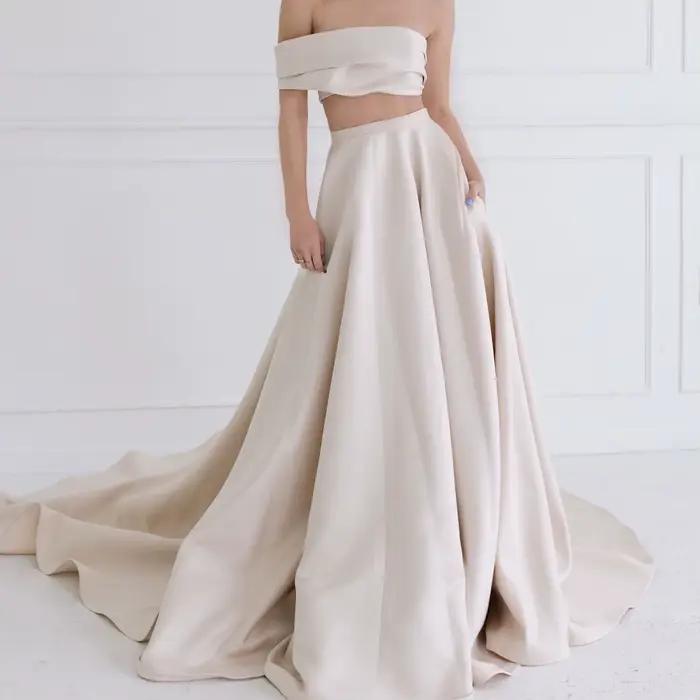 Jupe longue de soirée élégante en satin beige de luxe avec poches
