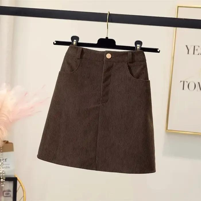 Mini jupe trapèze en velours côtelé noir