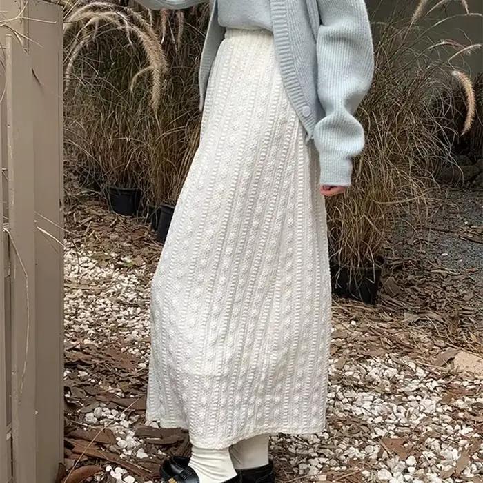 Jupe mi-longue en dentelle jacquard