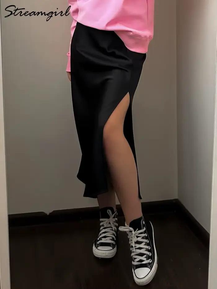 Jupe mi-longue en satin noir pour femme