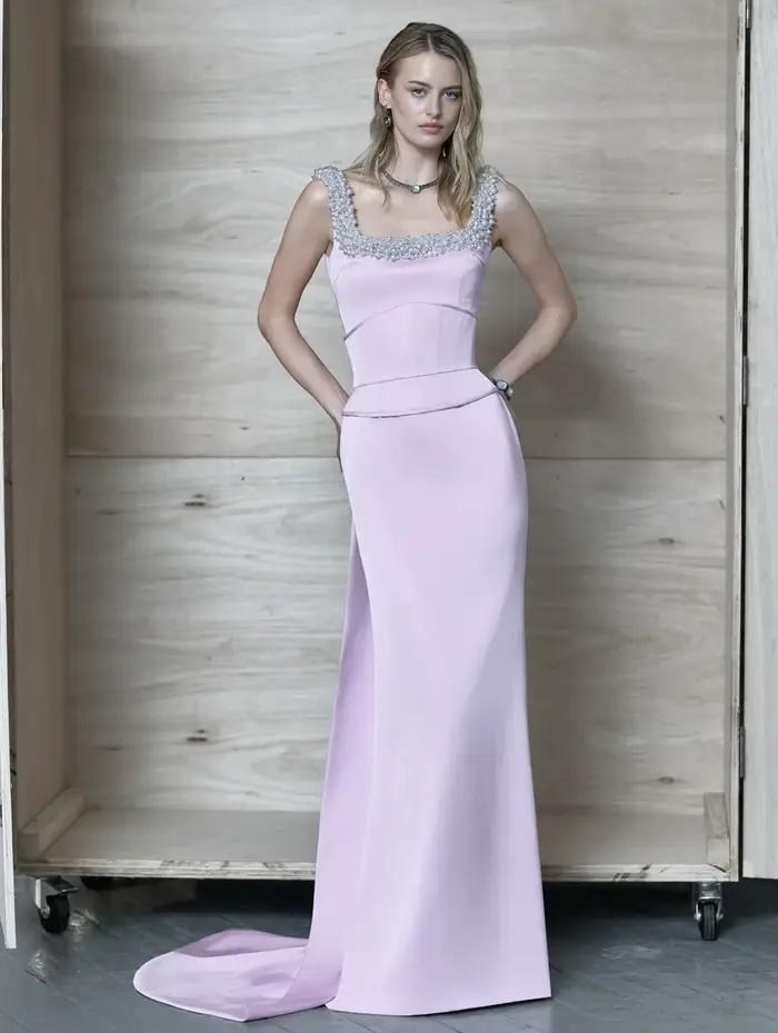 Jupe longue en satin lavande taille haute avec traîne