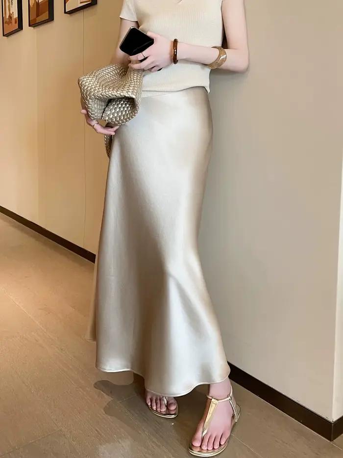 Jupe élégante en satin noir pour femme