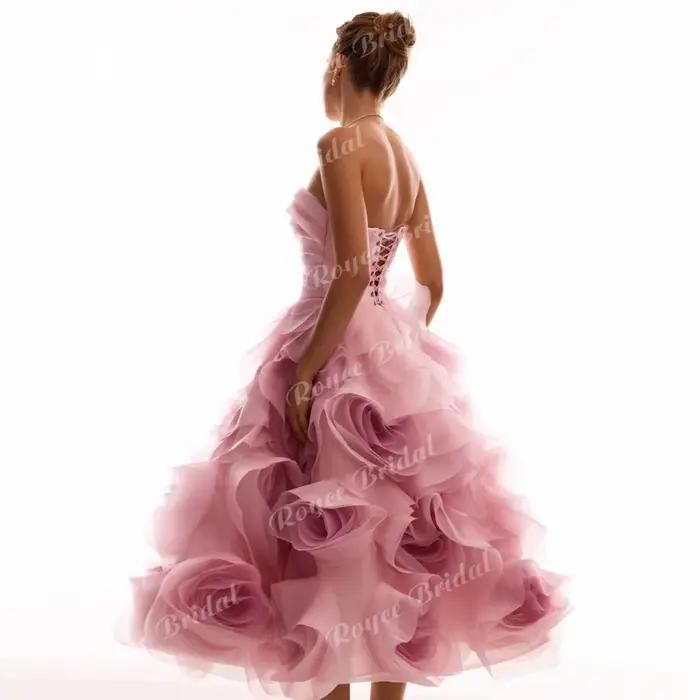 Robe de bal chic sans bretelles coupe trapèze 2026 avec corset orné et volants