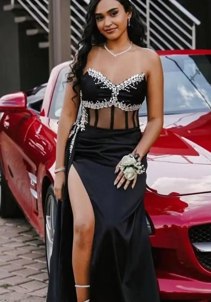 Robe de soirée noire élégante avec corsage orné et fente haute pour femmes occasions spéciales cocktail gala événements sur tapis rouge