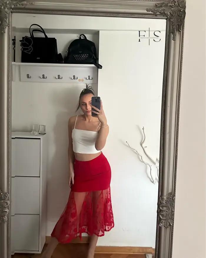 Jupe midi en satin rouge pour femme