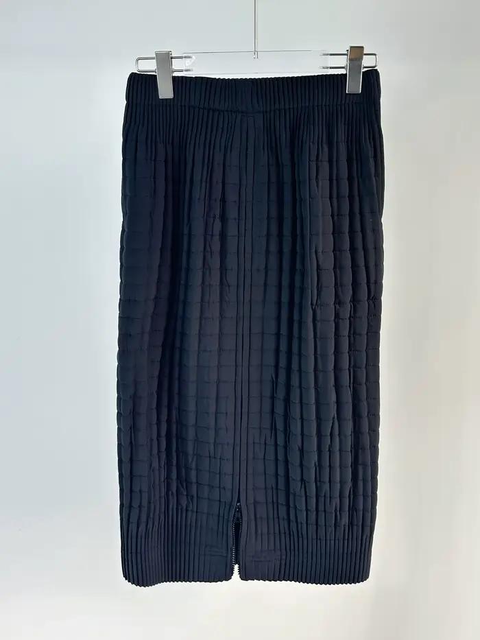 Ensemble manteau et jupe plissée noir et blanc, Texture grille, tissu doux, coupe ample, tenue deux