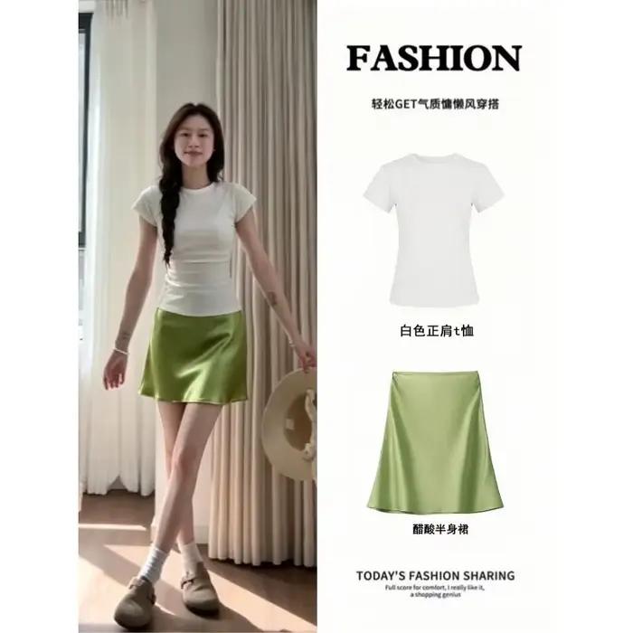 Jupe courte trapèze en satin vert pour femme – Élégance et style pur pour la saison printemps/été