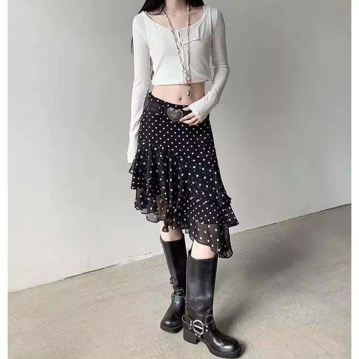Jupe blanche à pois avec bord à volants, taille haute