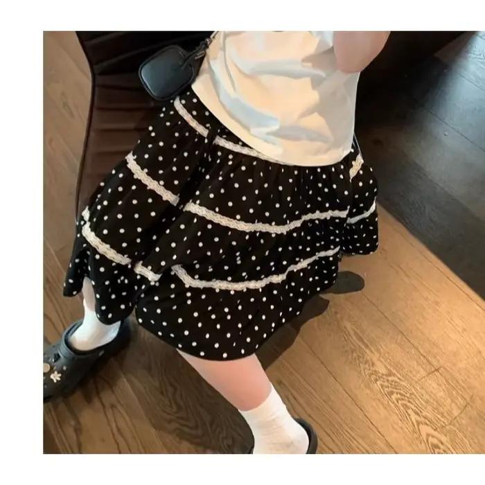 Jupe noire à pois avec dentelle et taille élastique, doublée