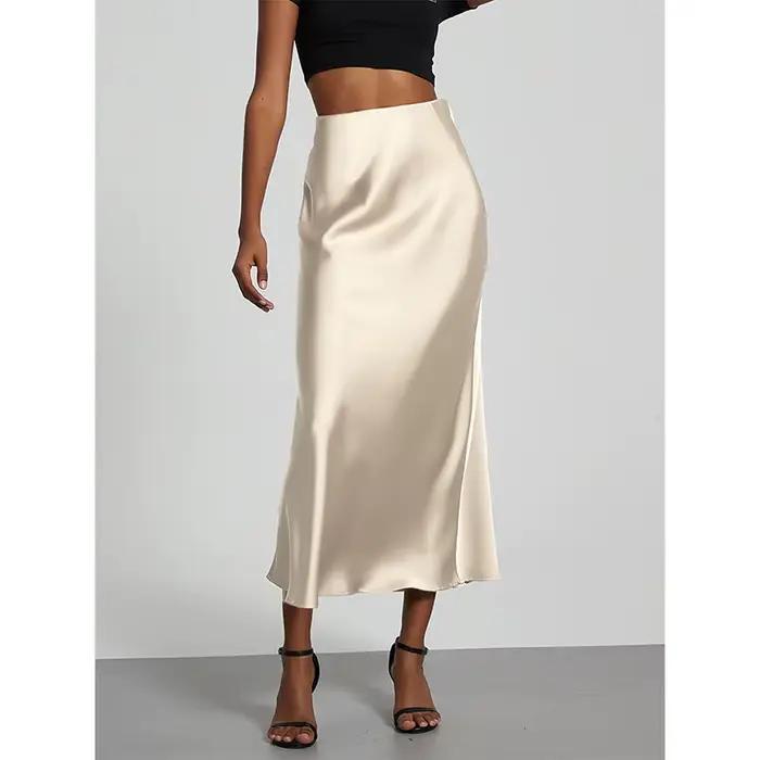 Jupe midi en satin minimaliste taille haute à coupe biais et ourlet fluide pour le bureau et le stre