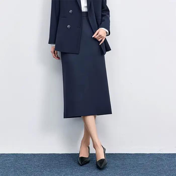 Jupe droite plissée unie SENTUBILA pour femme, collection automne 2026, avec fente arrière, modèle s