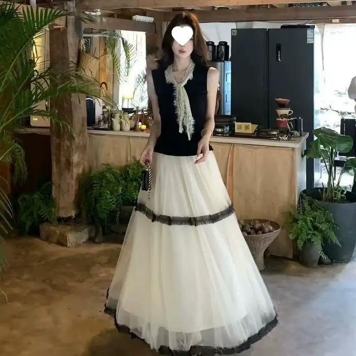 Ensemble élégant jupe longue en maille noire et haut sans manches – Tendance estivale, style doux, j