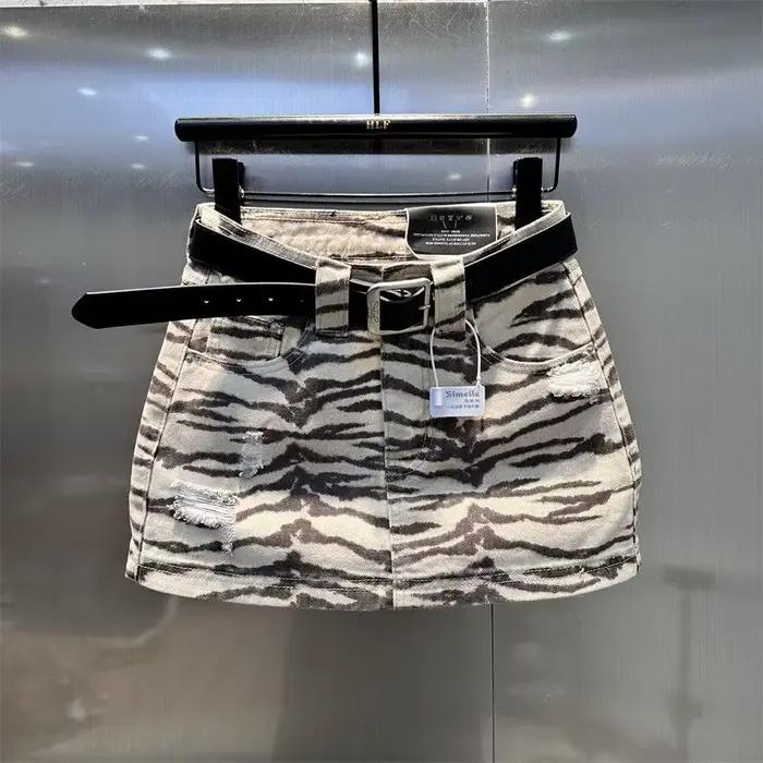 Nouvelle jupe en jean zébrée déchirée pour femme, coupe trapèze, collection 2026
