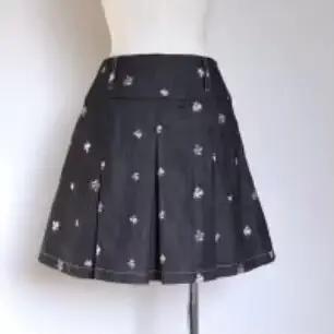 Jupe plissée élégante brodée style japonais pour femme, nouvelle collection printemps-été 2026, tail