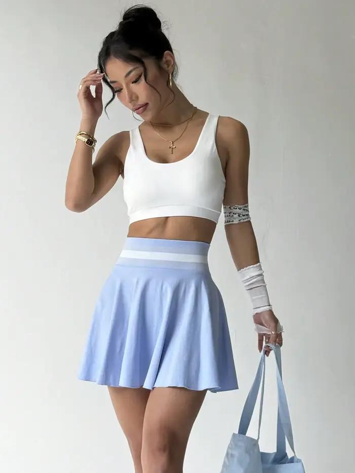 Jupe-short de tennis pour femme à taille haute avec ceinture rayée