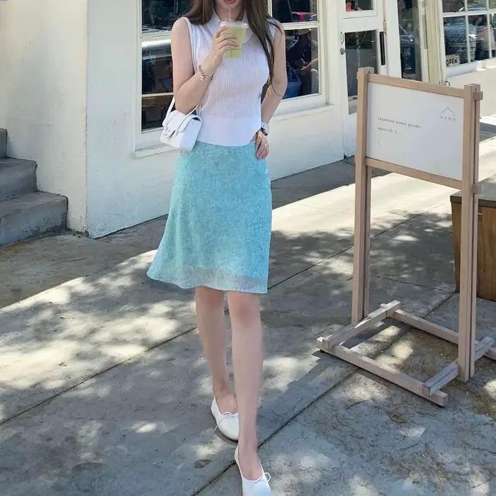 Jupe mi-longue florale rétro française colorée à coupe biaisée, style Super Féerique, pour rendez-vous, Mori Girl, Été 2026