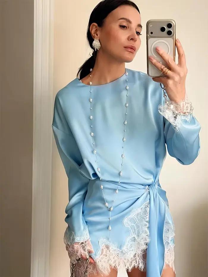 Robe courte bleu céleste en satin ample avec dentelle et lacets pour femmes, élégante pour soirées et clubs, coupe ample, col rond, printemps 2026
