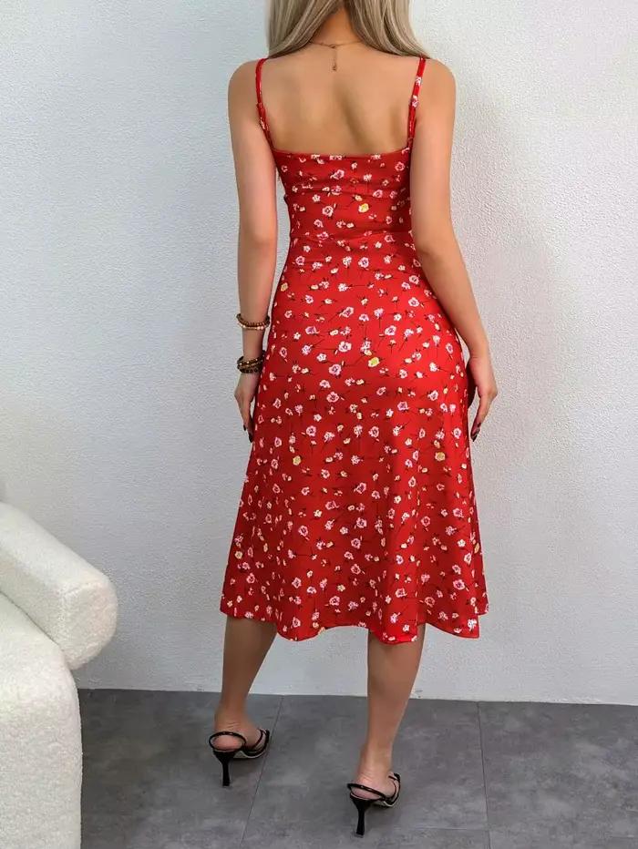 Jupe longue florale rouge avec fente latérale, détails bretelles tendance, silhouette amincissante, effet féminin et élégant pour femmes occasions spéciales printemps été