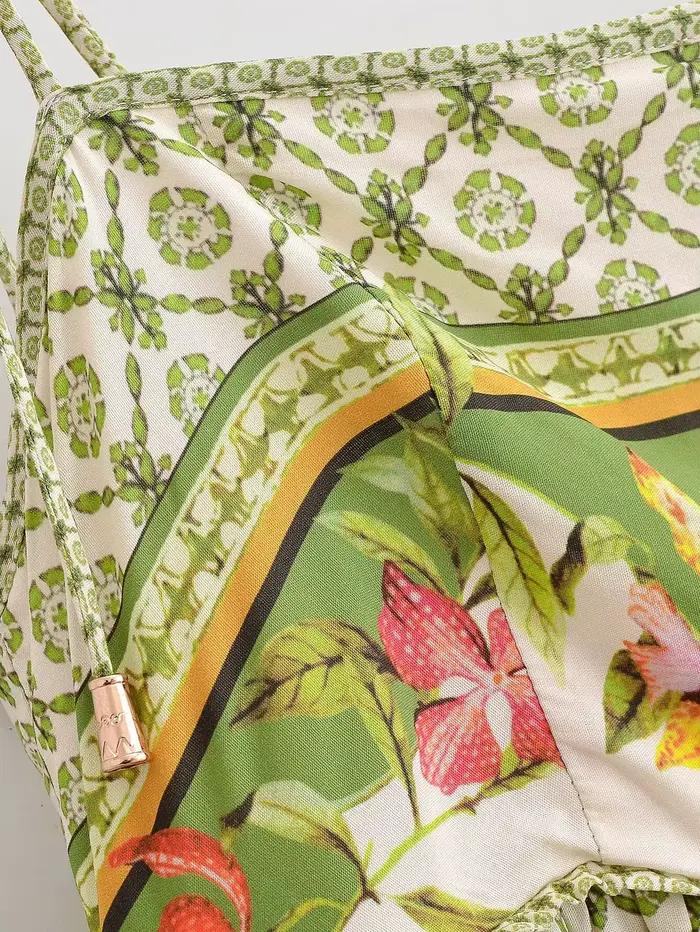 Robe longue mi-mollet bohème verte à imprimé floral contrastant avec nœud et laçage