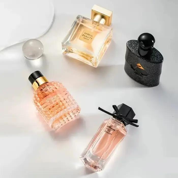 Coffret cadeau de parfum pour femme de 4 parfums floraux Woody longue durée 105 ml Collection de parfums captivants élégants Cadeau parfait